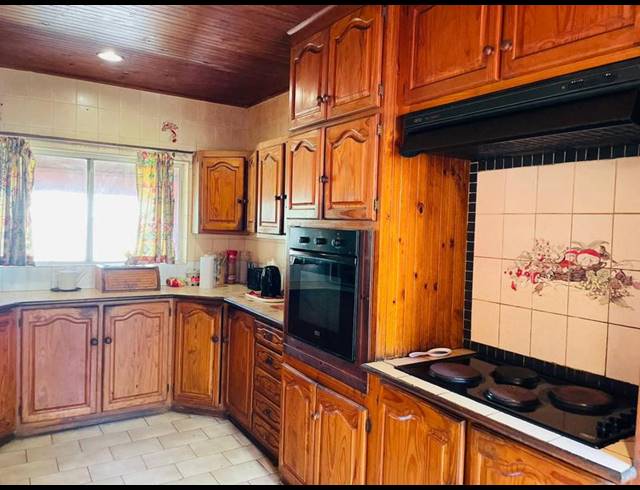 3 BEDROOM HOUSE FOR SALE IN MONTCLAIR